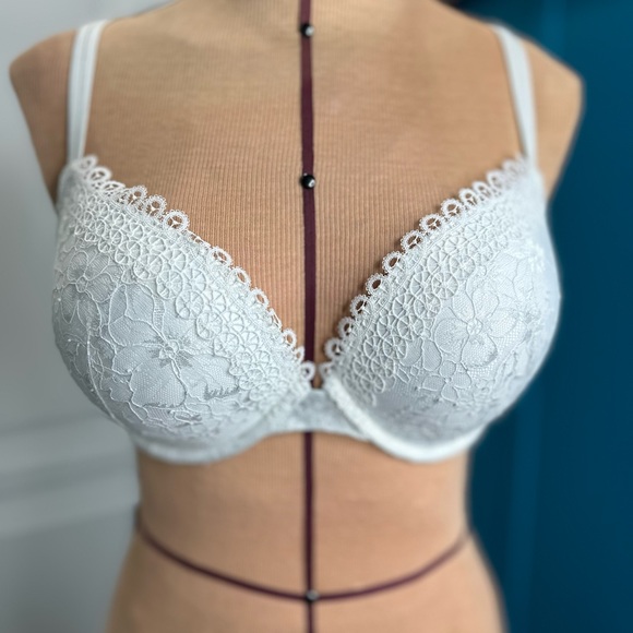 Victoria's Secret Other - Bra Victoria secrets very sexy size 36D